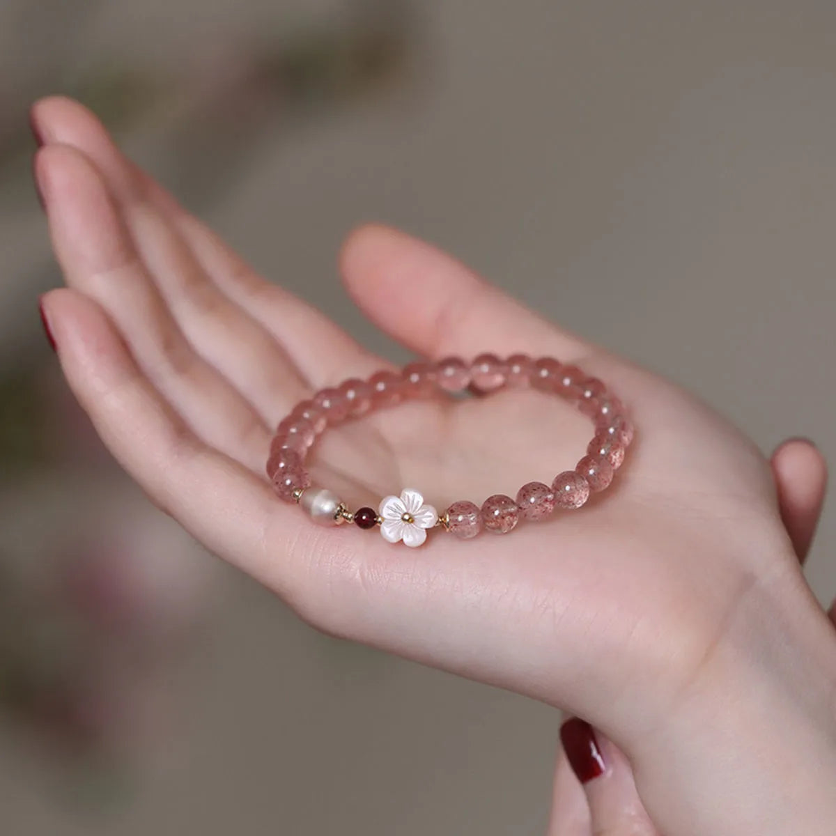 Strawberry quartz crystal peach blossom bracelet with flower design and adjustable string