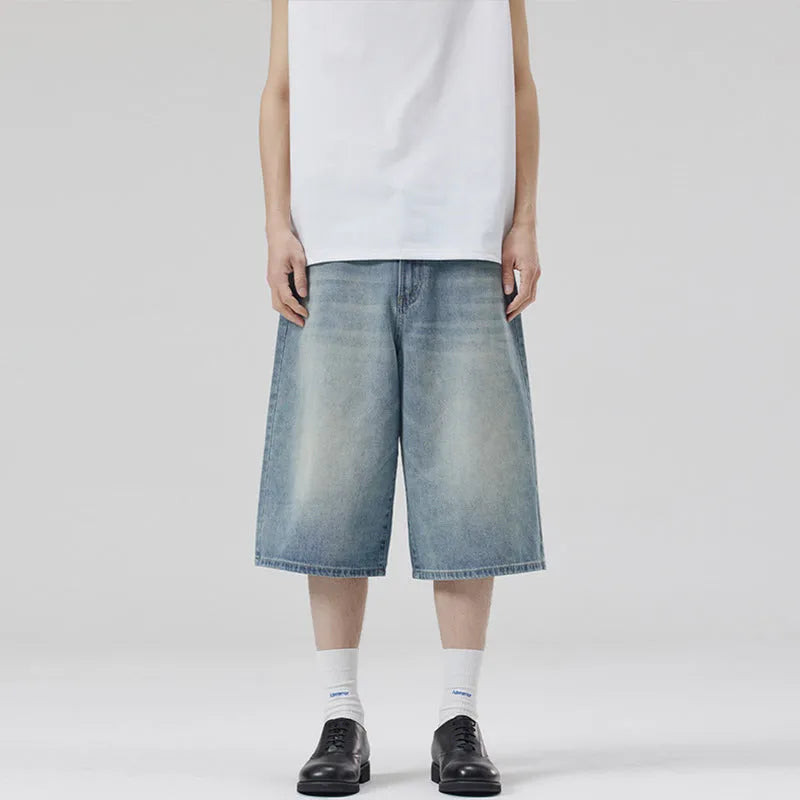 Men's loose straight-leg denim shorts in cropped length for summer wear