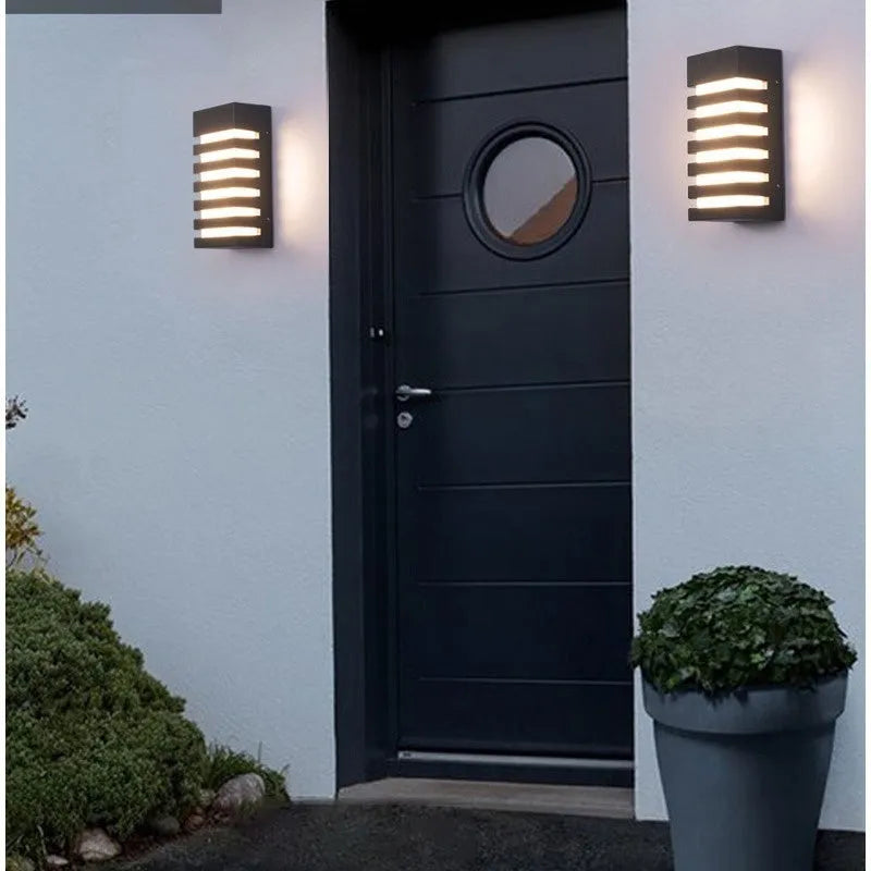 Minimalist silver aluminium alloy outdoor wall lamp with IP55 rating