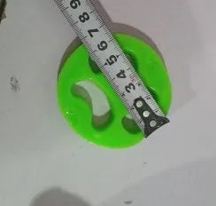 Silicone fur zapper pet hair remover, 80mm circular disc, green and yellow, for washing machine and dryer