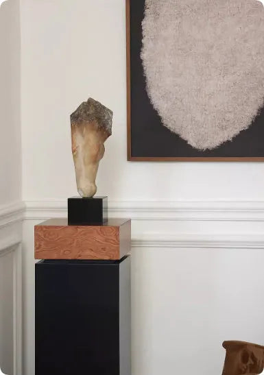 French retro style abstract horse head resin sculpture for desktop display, 50cm tall.