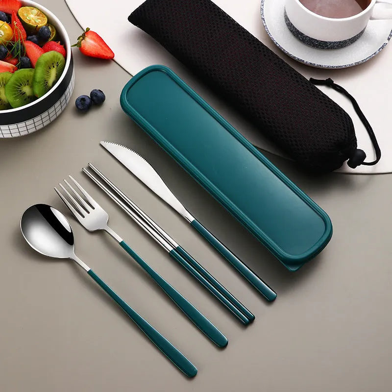 Four-piece stainless steel cutlery set with knife, fork, spoon and teaspoon in a mesh bag, gold and silver colour options