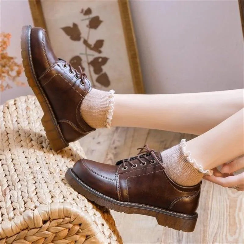 Women's preppy retro Mary Jane shoes in black with low square heel and round toe design