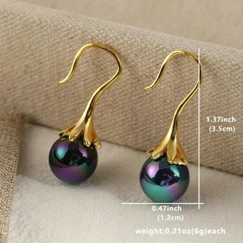A pair of retro-style women's earrings with an imitation gold electroplated finish on an alloy base.