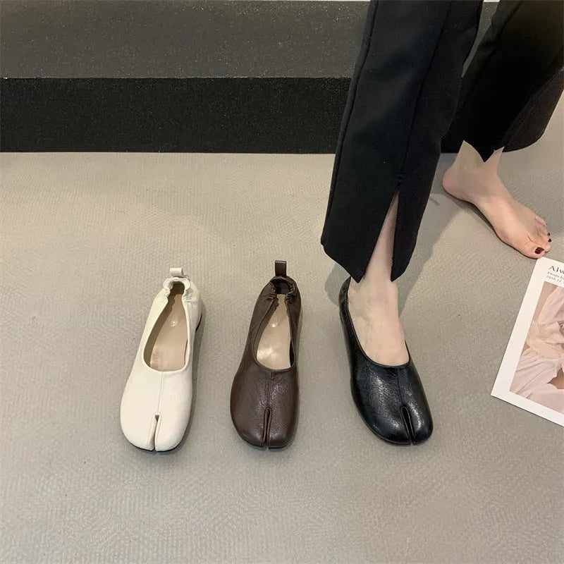 Women's black chunky heel pumps with split toe design and round toe Korean style