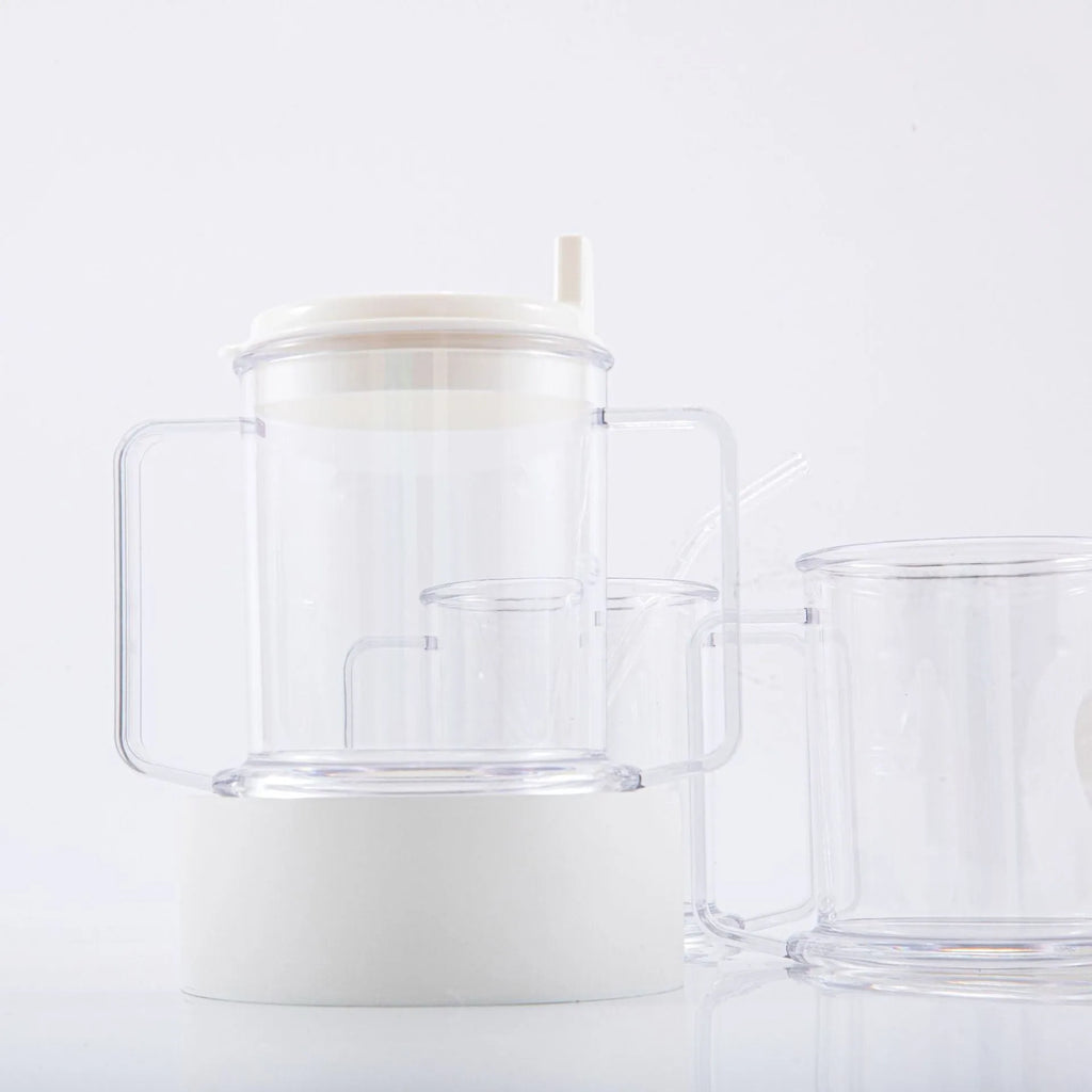 Transparent plastic drinking cup with spill-proof lid, 301-400ml capacity