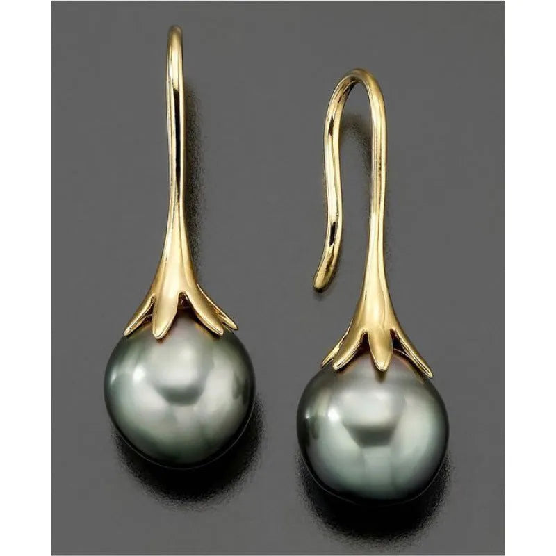 A pair of retro-style women's earrings with an imitation gold electroplated finish on an alloy base.