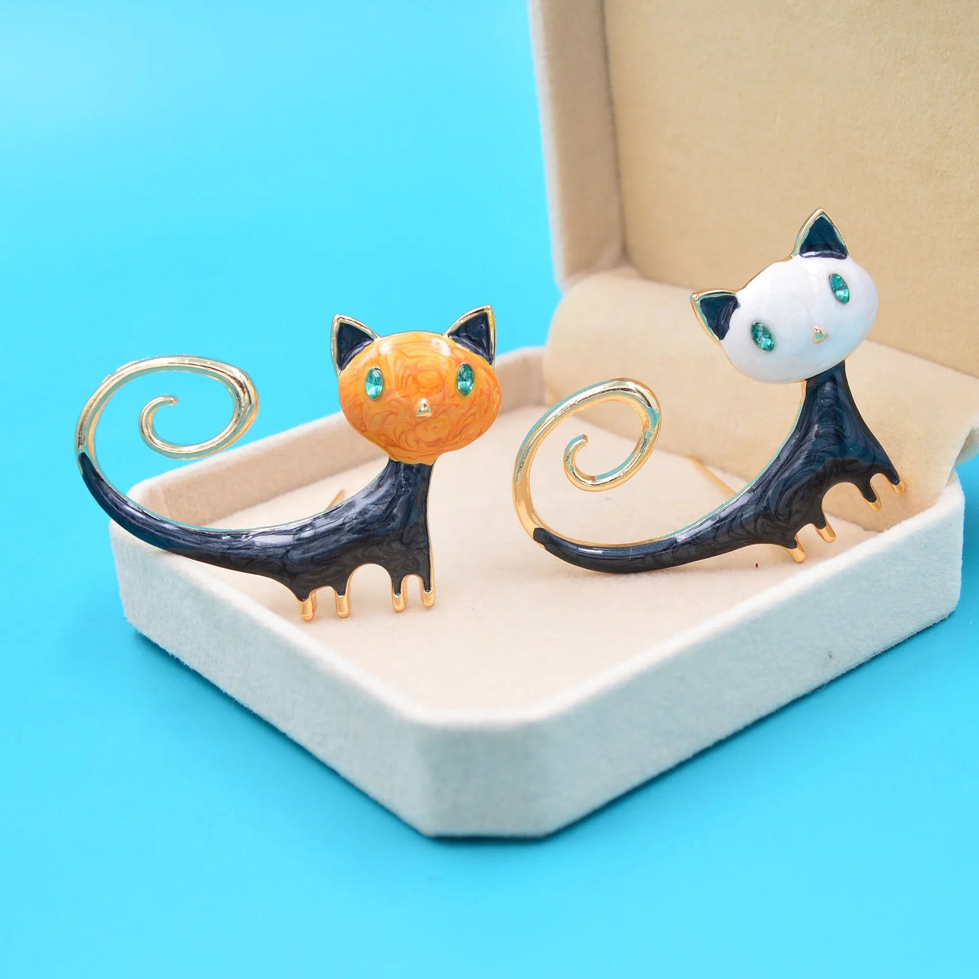 Personalised painted cat tail brooch in alloy metal with simple design for women's decorative accessory