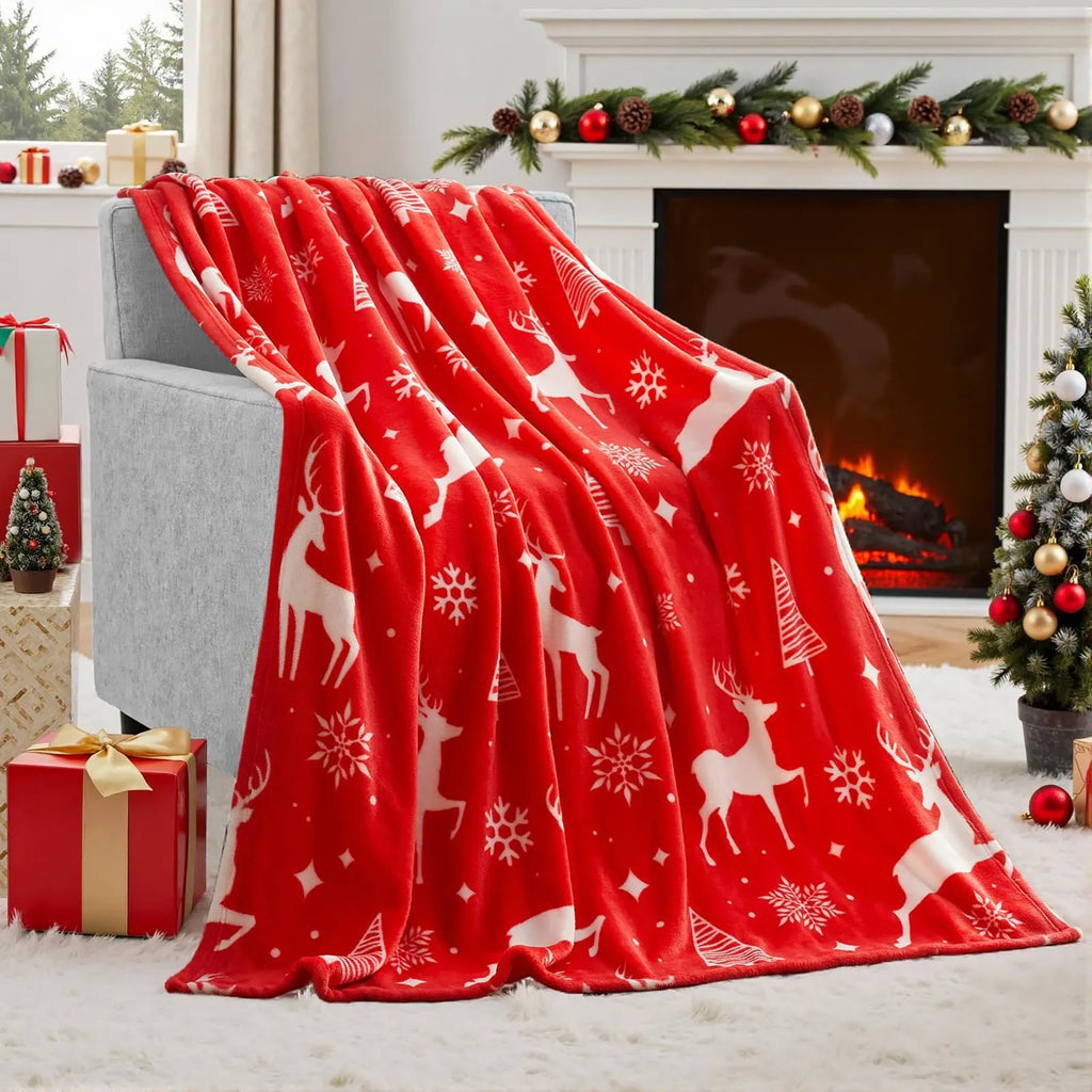 Soft flannel Christmas blanket in plush polyester fibre showing American style pattern and available in multiple sizes like 135x200cm