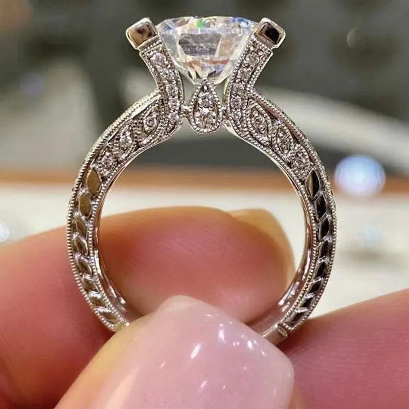 Women's geometric round alloy ring with electroplated gold or white finish