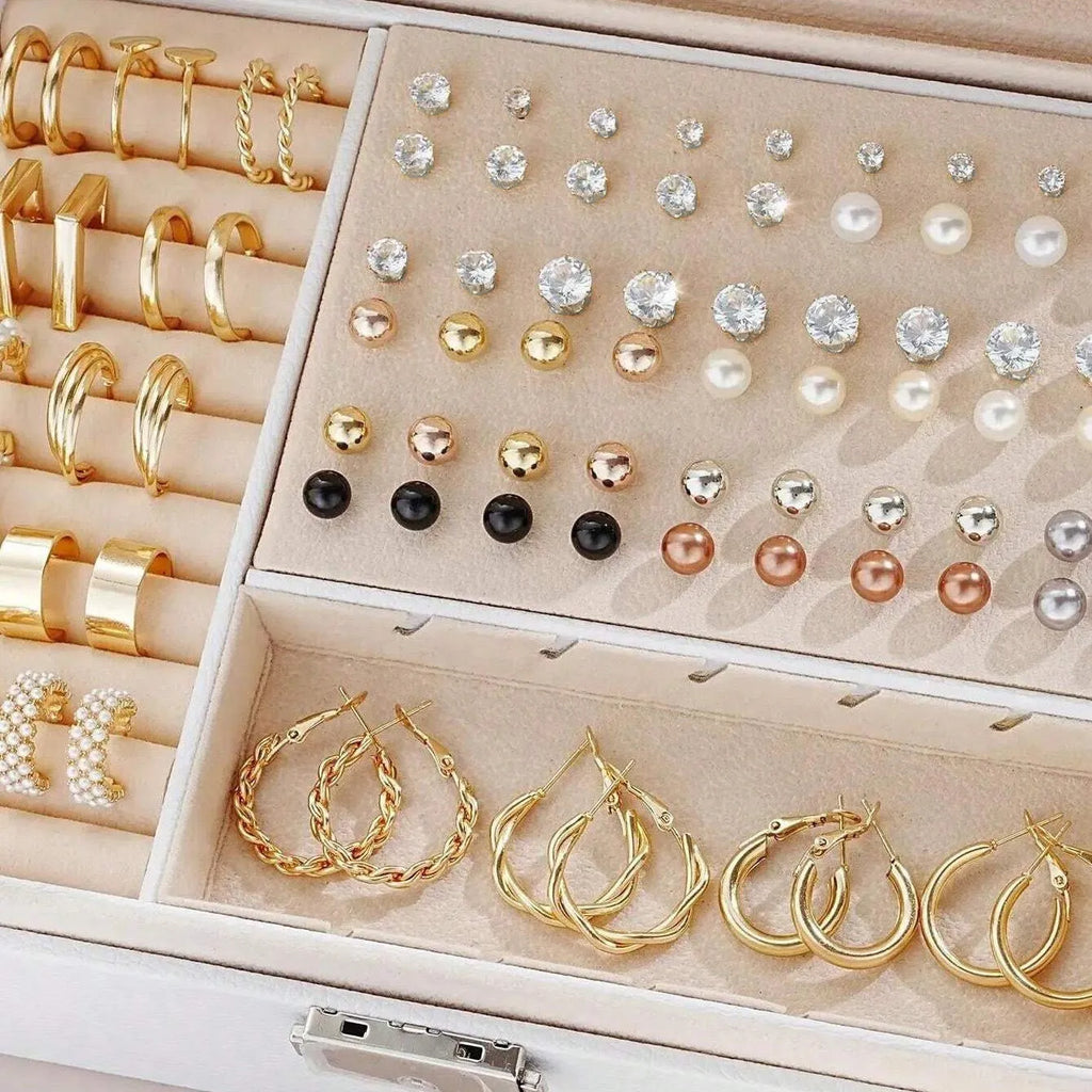 108 geometric alloy earrings in gold and yellow colours with round pearl-like elements