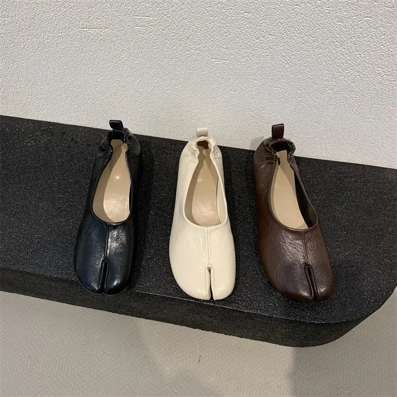 Women's black chunky heel pumps with split toe design and round toe Korean style