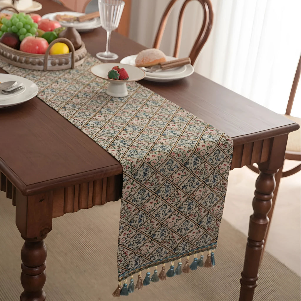 Nordic jacquard bouquet table flag with tassel edge in chemical fibre fabric on dining table