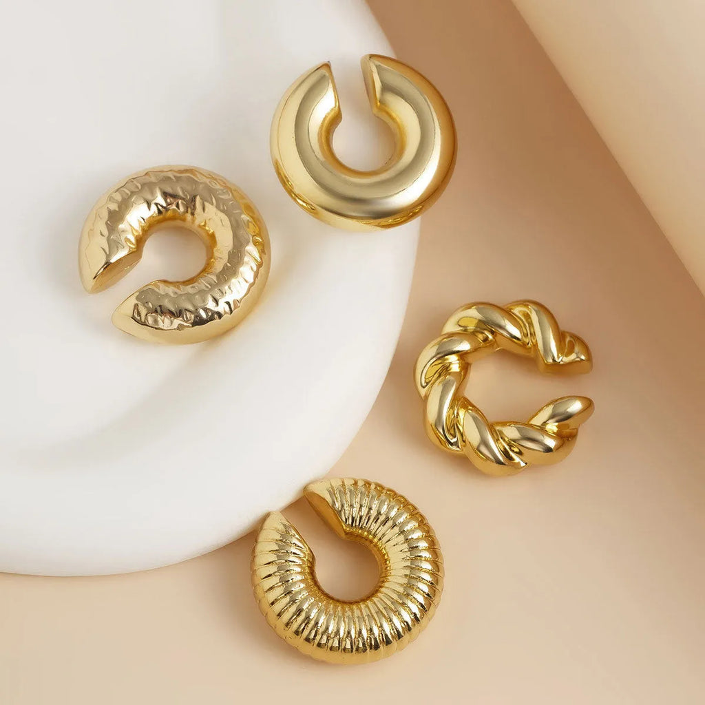 Geometric clip-on earrings set in gold or silver colour with four pieces for women without pierced ears