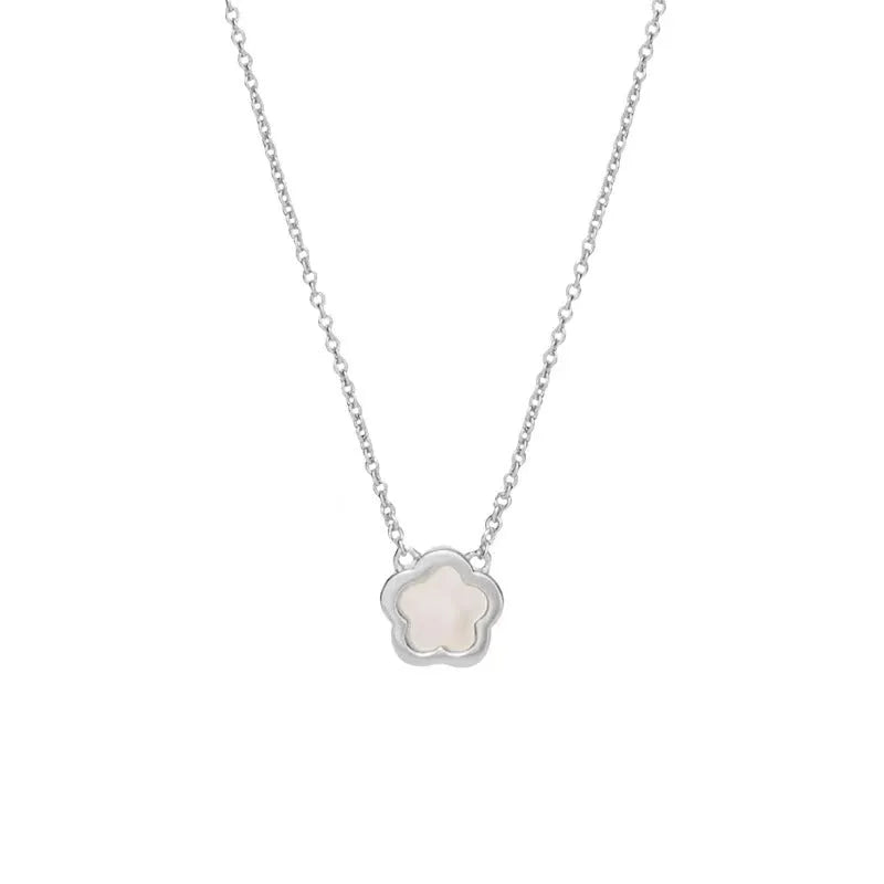 Mother Pearl shell flower necklace with O-chain in silver or gold finish