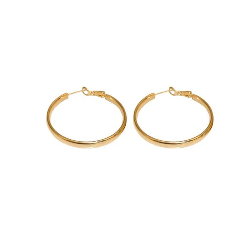 Metal circle hoop earrings in gold or silver colour with 40mm diameter