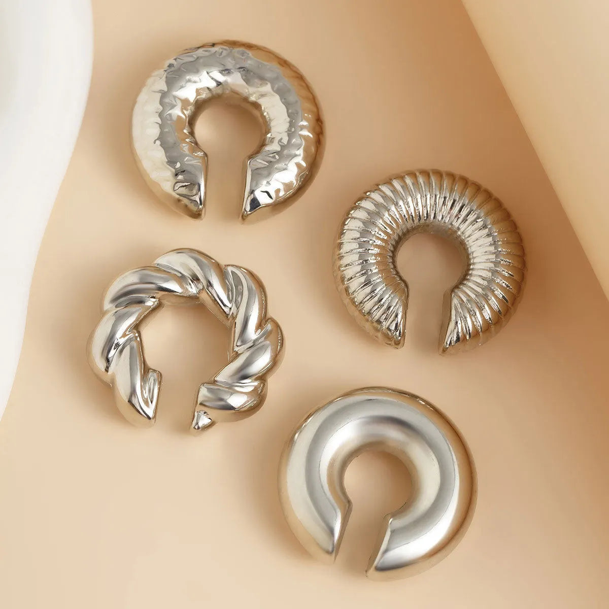 Geometric clip-on earrings set in gold or silver colour with four pieces for women without pierced ears