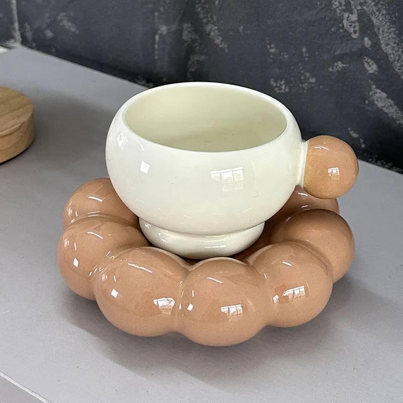 Ceramic coffee set with 250ml mug and matching saucer in simple Nordic design