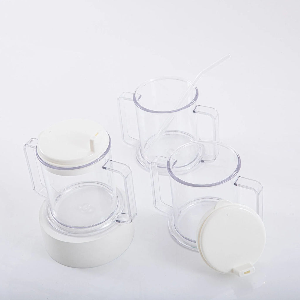 Transparent plastic drinking cup with spill-proof lid, 301-400ml capacity