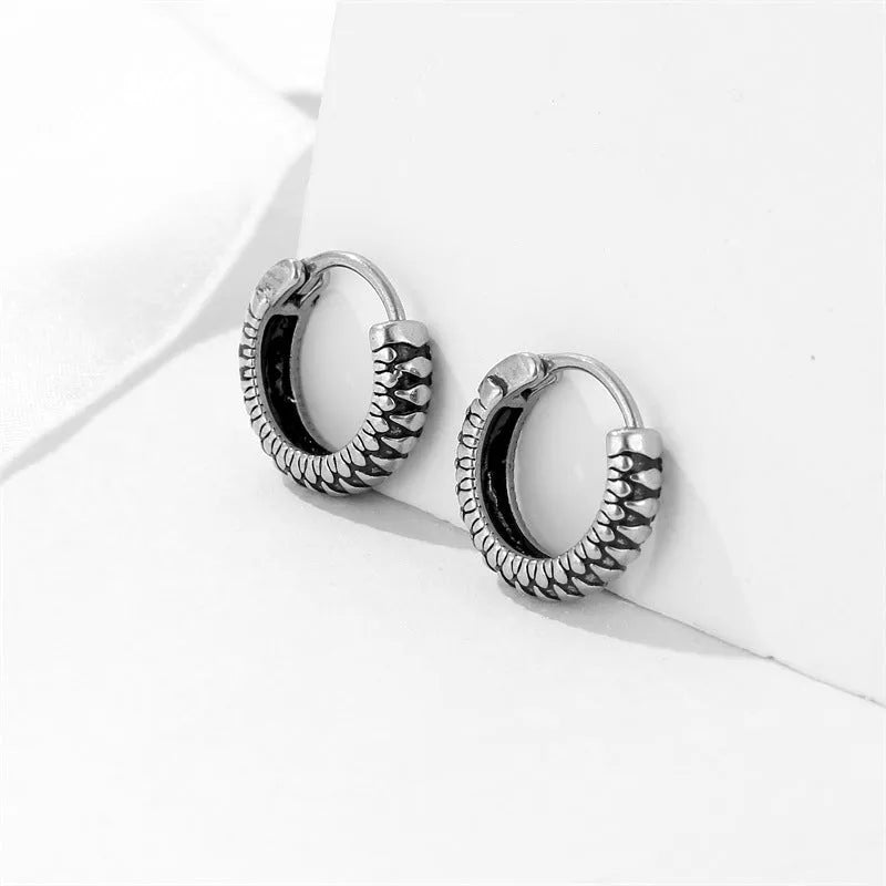 Round geometric retro twist earrings in titanium steel with stripe pattern, silver colour
