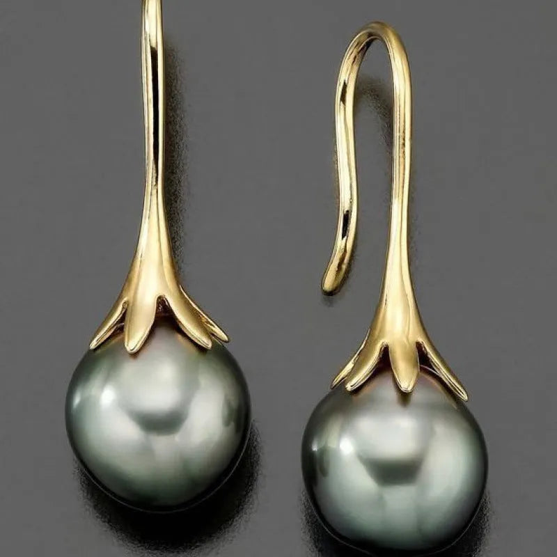 A pair of retro-style women's earrings with an imitation gold electroplated finish on an alloy base.