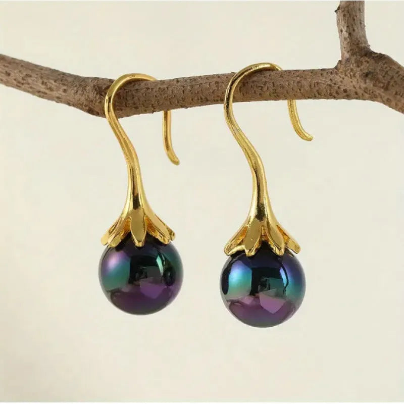A pair of retro-style women's earrings with an imitation gold electroplated finish on an alloy base.