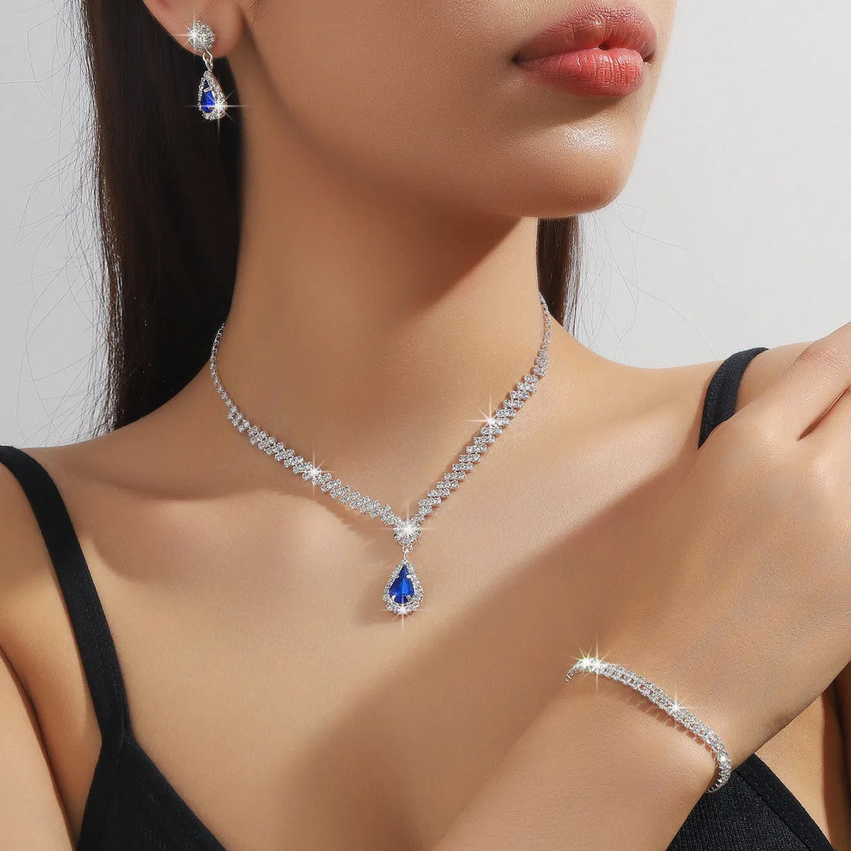 Claw chain rhinestone jewellery set with water drop pendant necklace and matching earrings