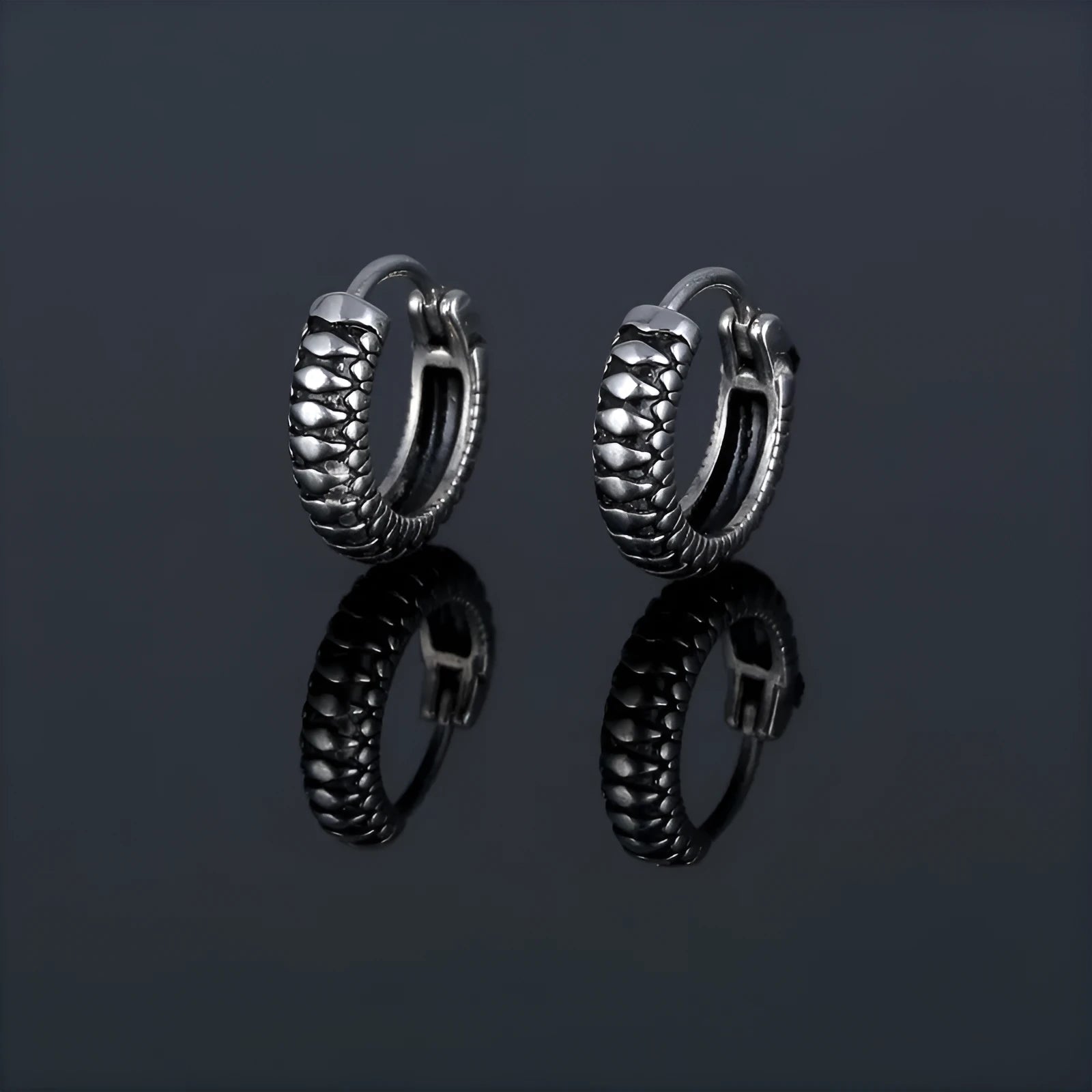 Round geometric retro twist earrings in titanium steel with stripe pattern, silver colour