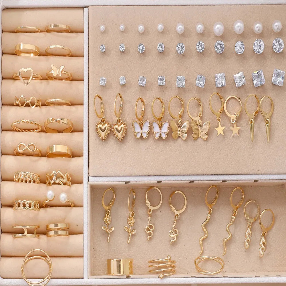 108 geometric alloy earrings in gold and yellow colours with round pearl-like elements
