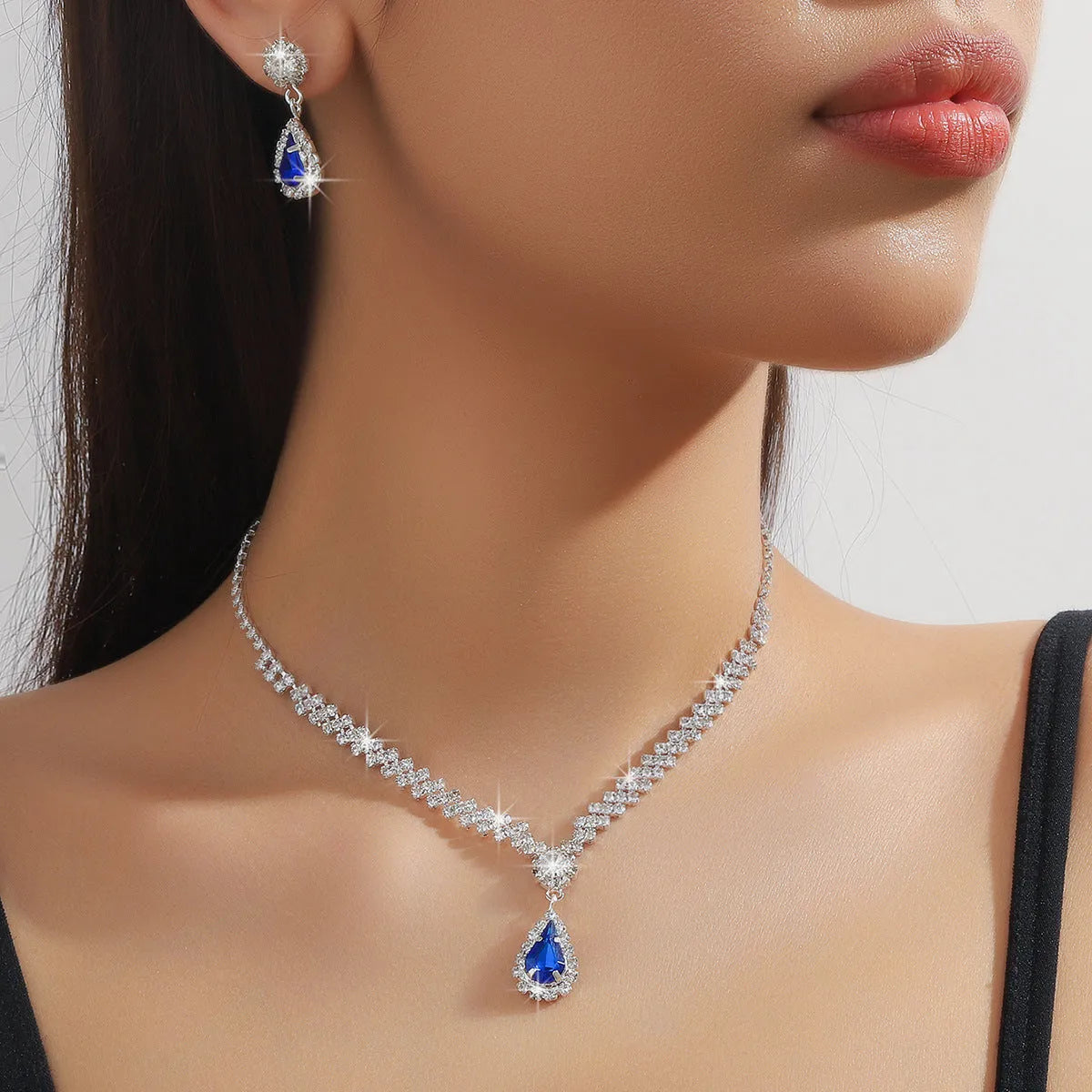 Claw chain rhinestone jewellery set with water drop pendant necklace and matching earrings