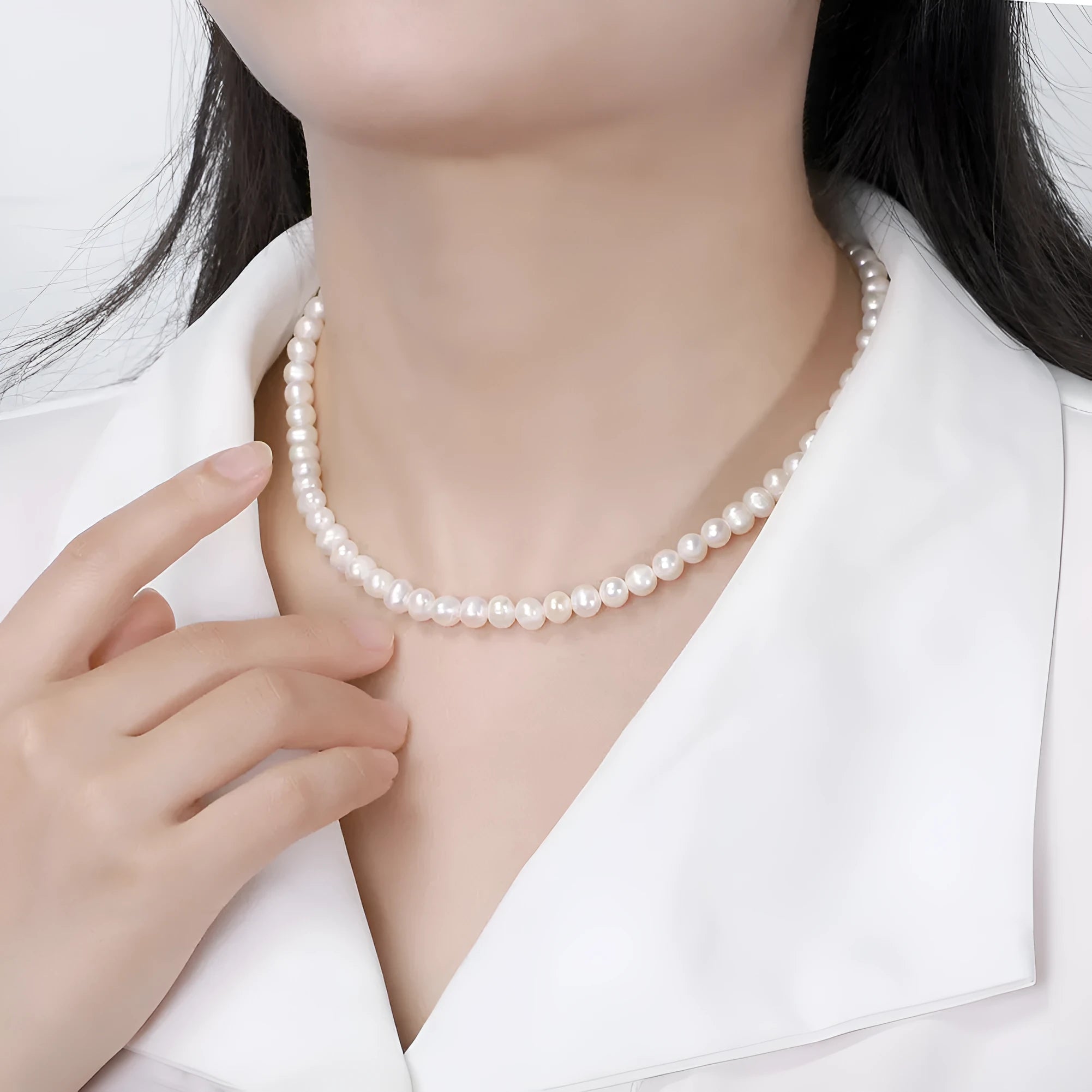 Women's adjustable freshwater pearl necklace on silver chain