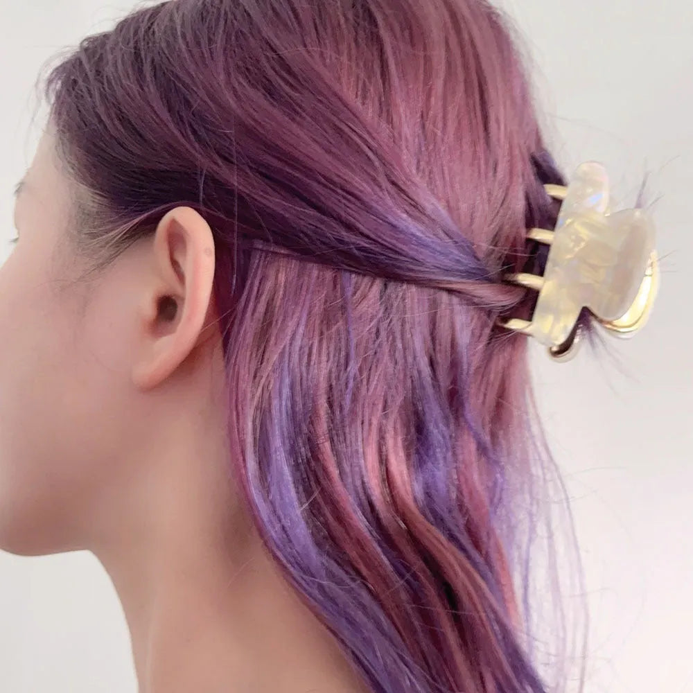 Women's retro acetate hair barrettes with metal grip in leopard print colour