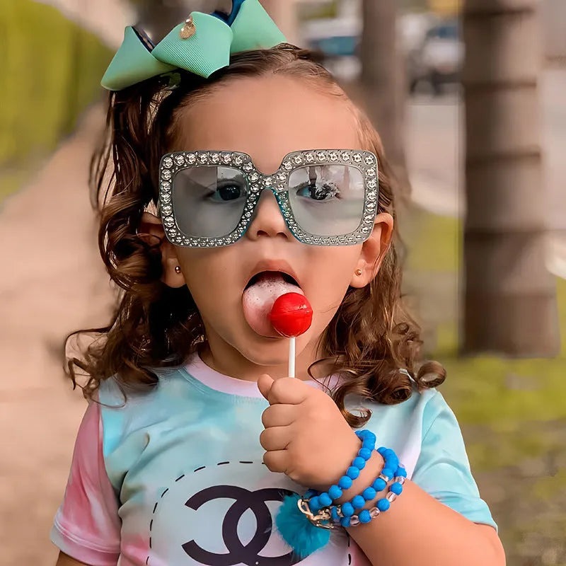 Plastic fashion sunglasses in various colour combinations including black frame gray lens and transparent tea frame brown lens options