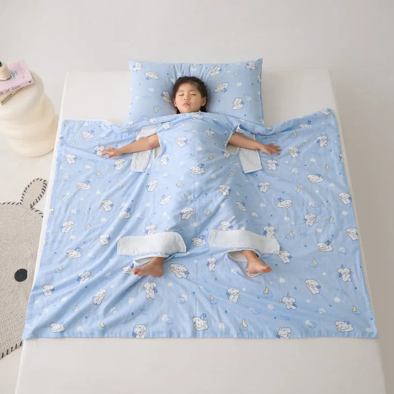 Anti-kick summer blanket in a choice of colours and sizes on a bed.