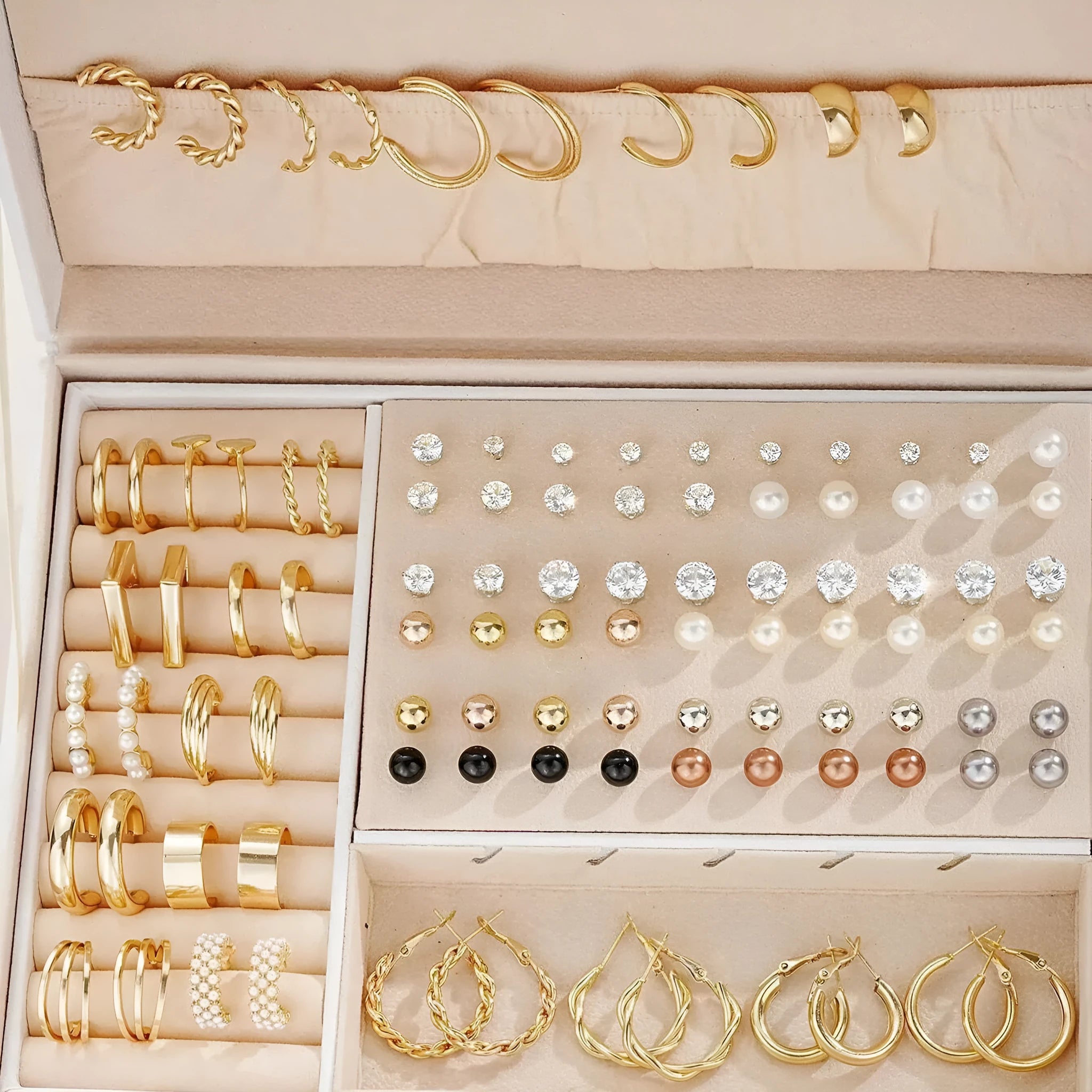 108 geometric alloy earrings in gold and yellow colours with round pearl-like elements