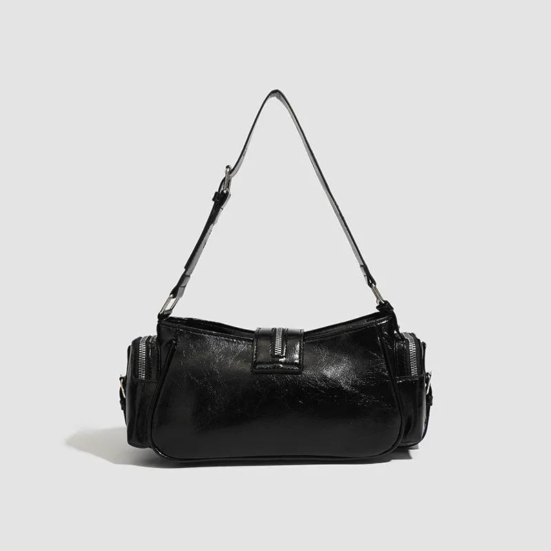 Black dumpling-shaped retro handbag with oil wax leather finish and vintage European styling