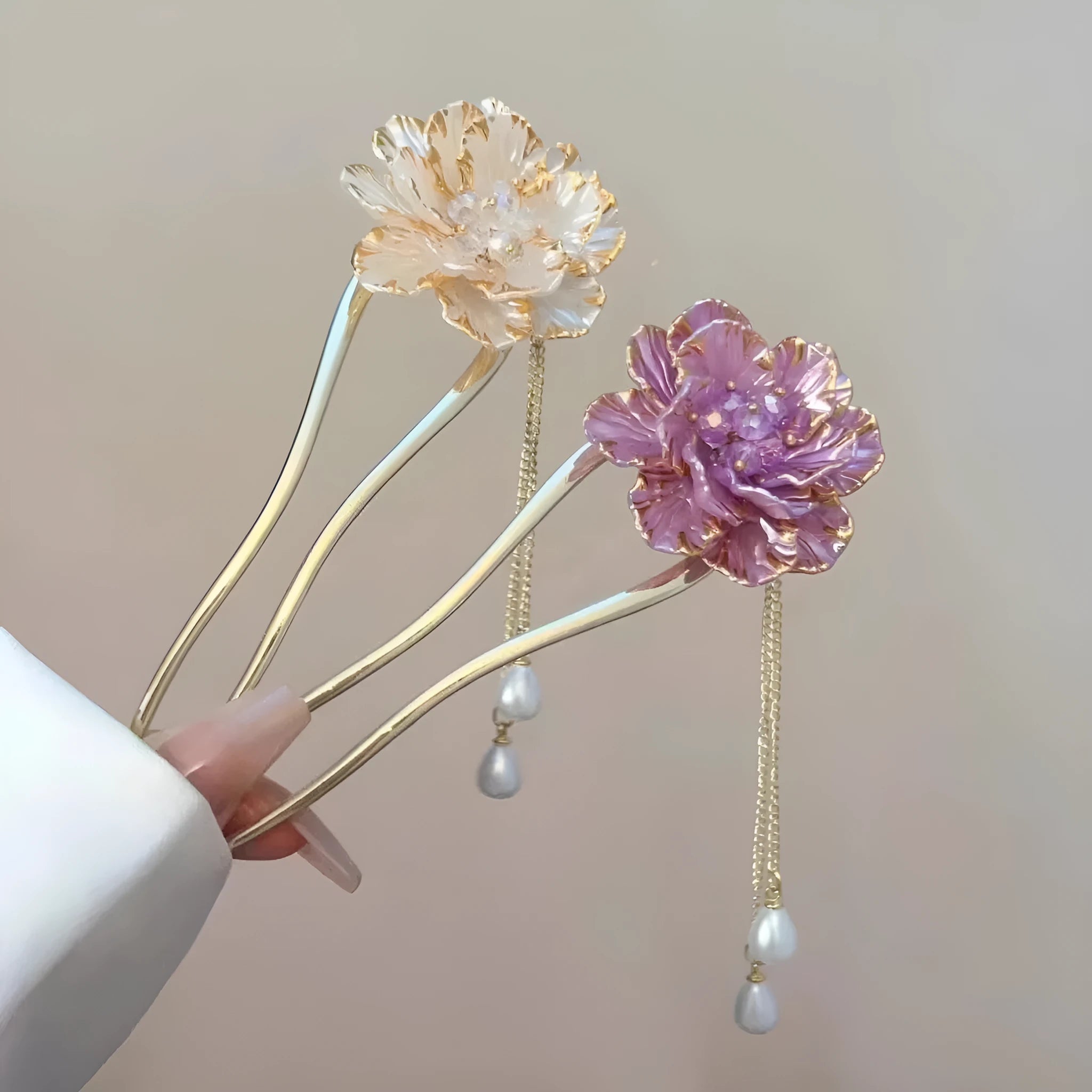Purple and white U-shaped hairpin with peony flower and tassel decoration, electroplated alloy construction