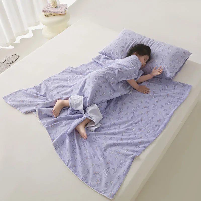 Anti-kick summer blanket in a choice of colours and sizes on a bed.