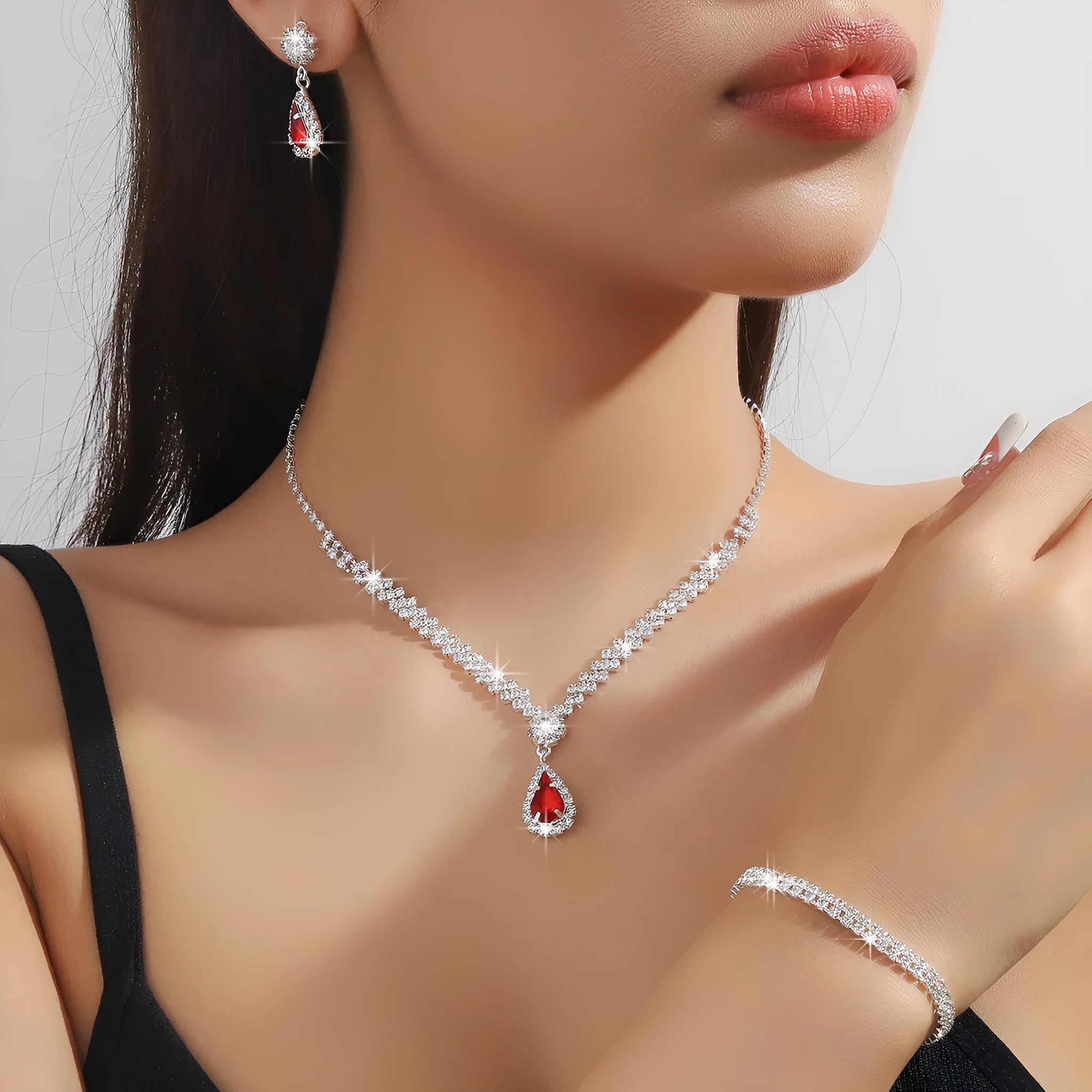 Claw chain rhinestone jewellery set with water drop pendant necklace and matching earrings