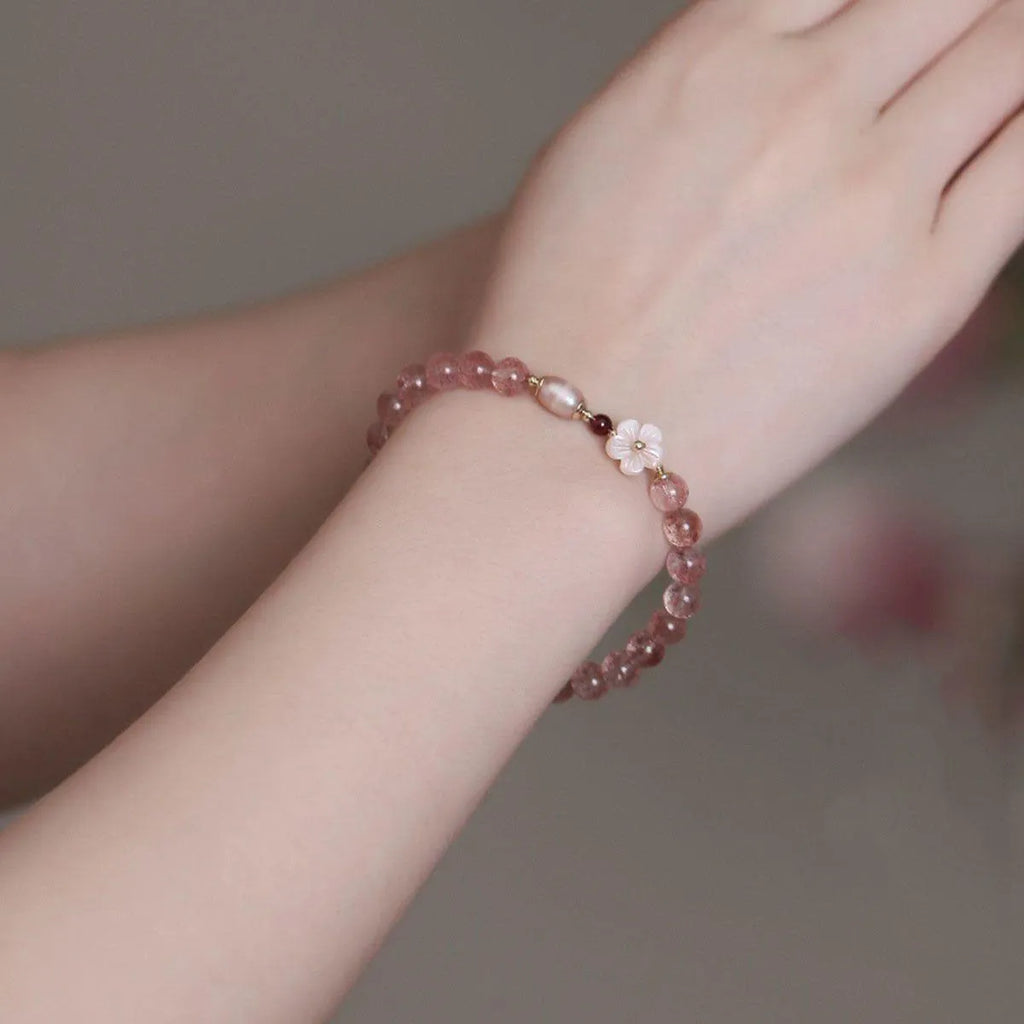 Strawberry quartz crystal peach blossom bracelet with flower design and adjustable string