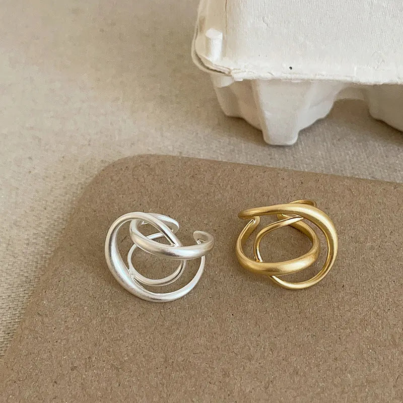 Three-dimensional interlaced matte metal open ring for women in gold or silver electroplated finish with geometric shape