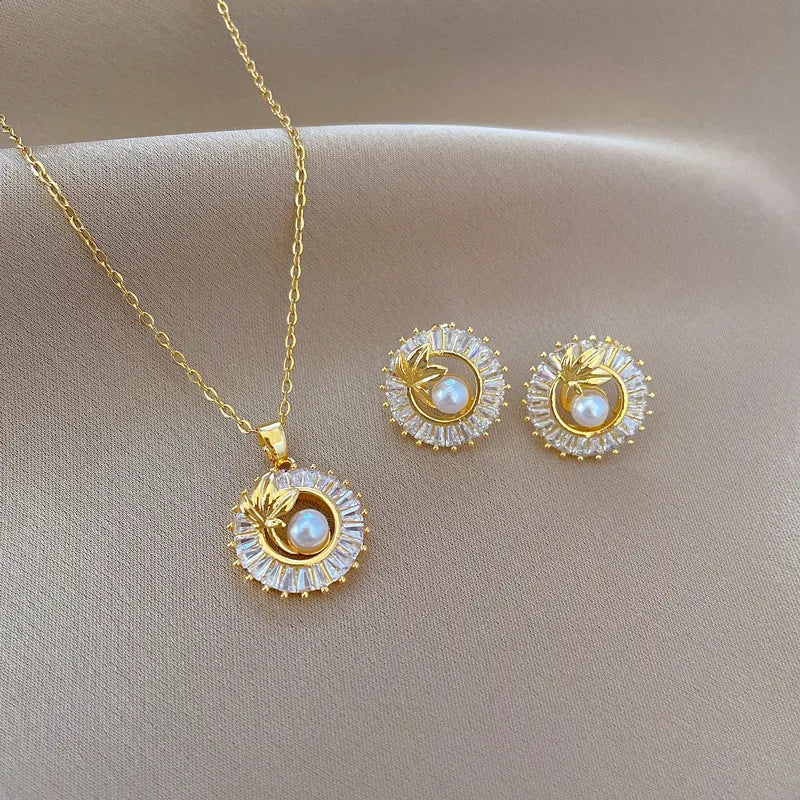 Titanium steel jewellery set with square ring, round ring, leaves necklace and stud earrings