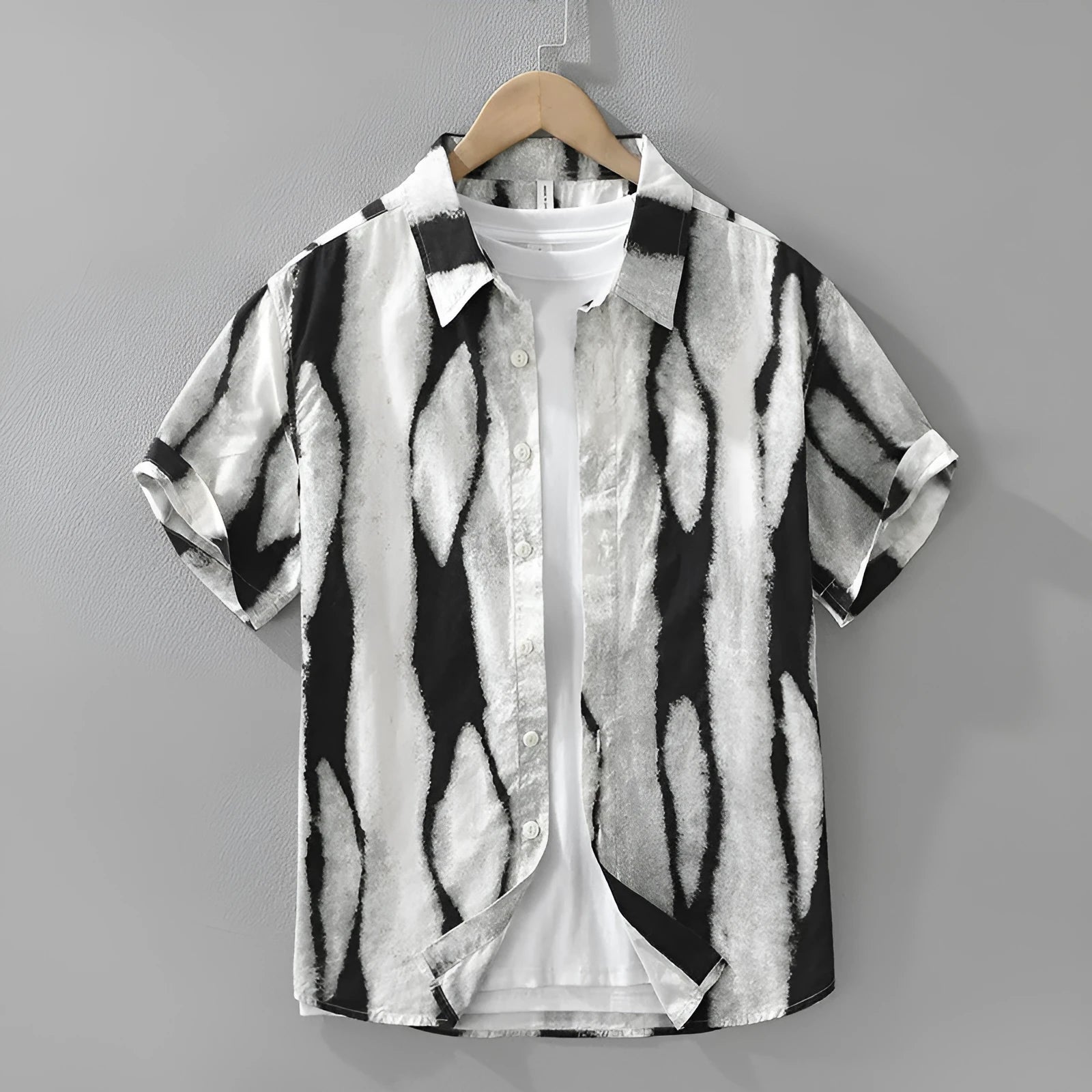 Retro striped black and white pure cotton short sleeve shirt with a loose, cardigan-style fit.