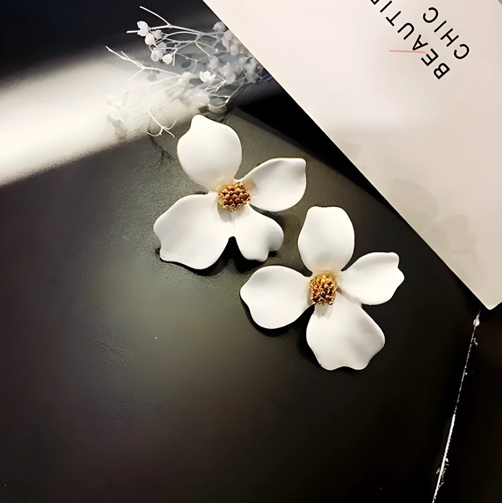 Flower-shaped stud earrings in white or pink colour with electroplated alloy construction
