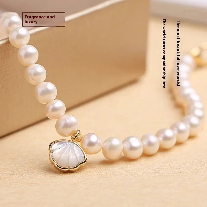 Freshwater pearl bracelet for women with 5-6mm pearls and fan design, available with elastic or chain closure