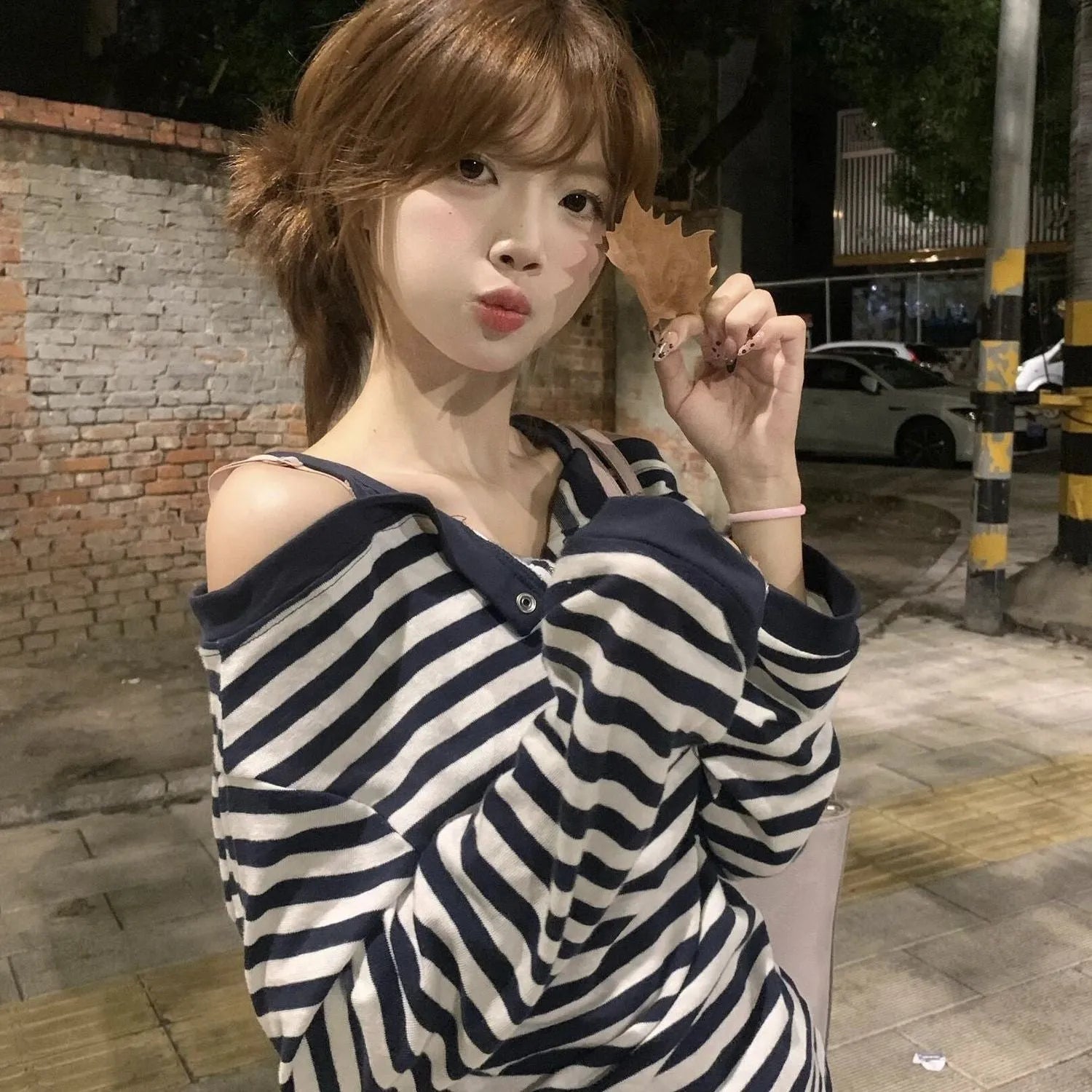 Dark blue oversized women's long-sleeved T-shirt with viscose fibre, featuring striped embroidery and button details in Korean style.