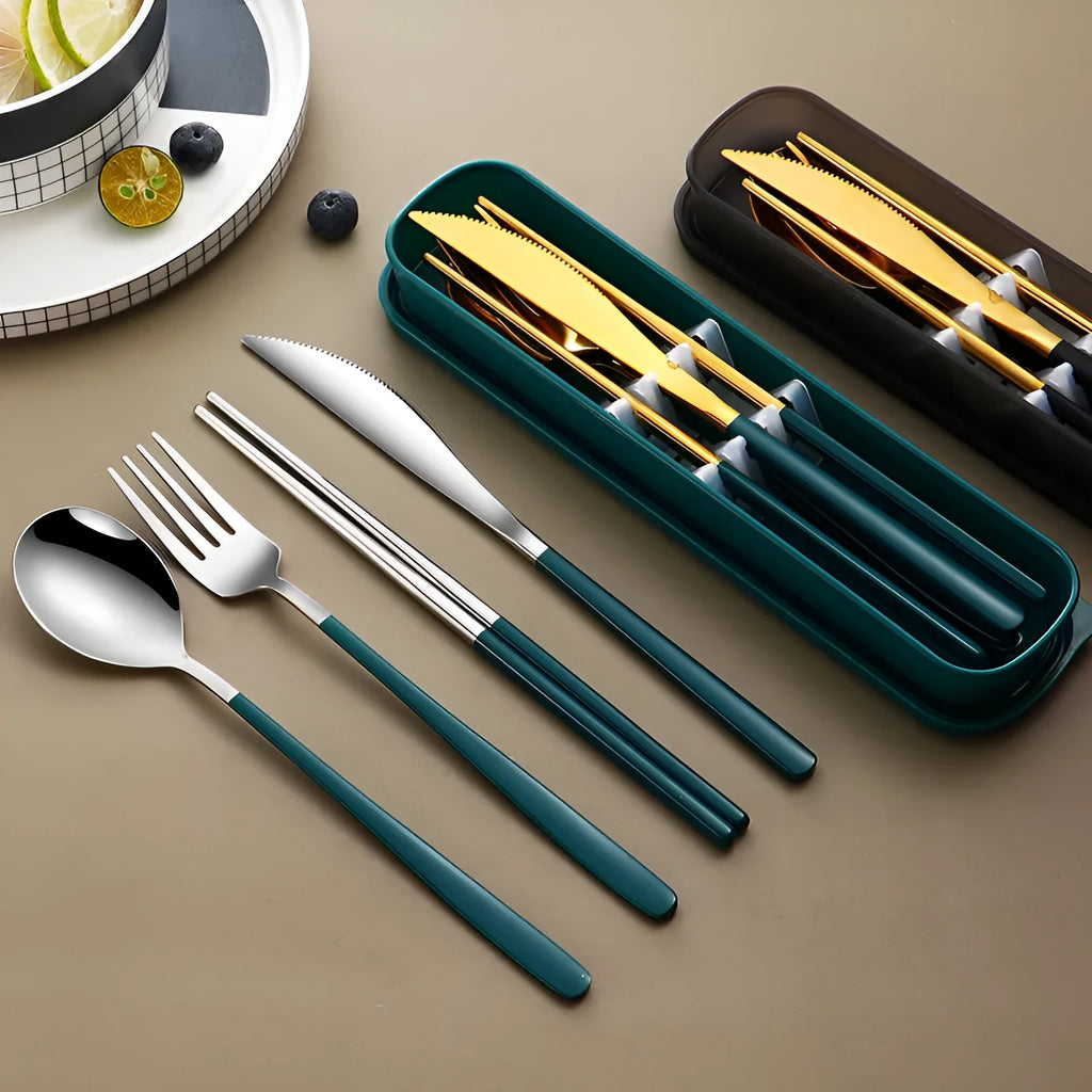 Four-piece stainless steel cutlery set with knife, fork, spoon and teaspoon in a mesh bag, gold and silver colour options