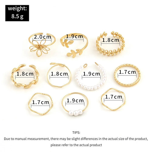 Openwork floral pattern ring set in glossy gold colour with alloy construction