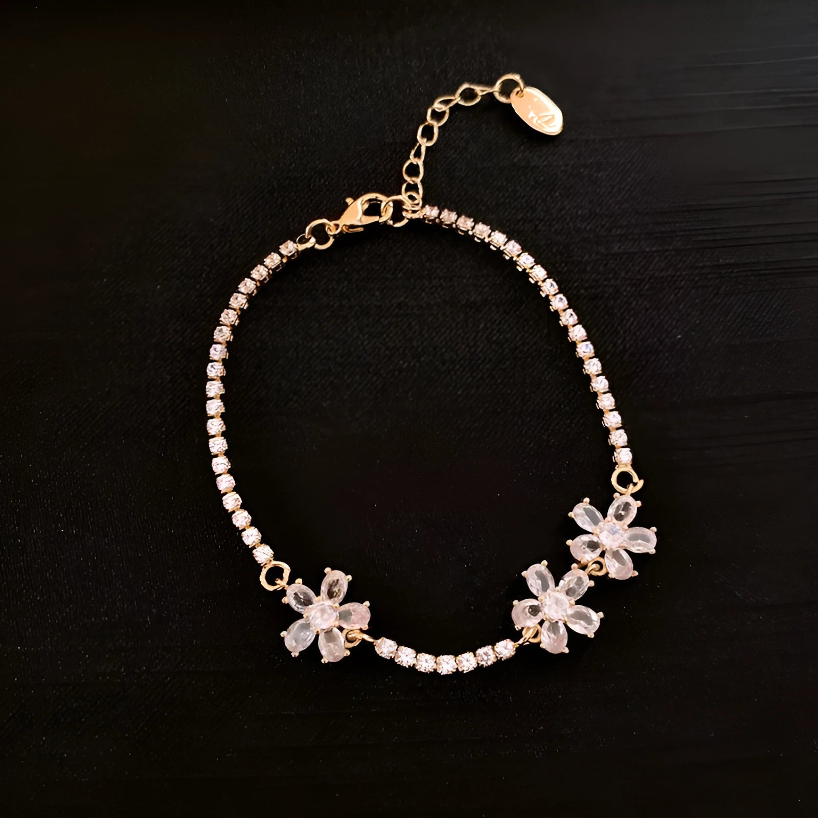 Gold-coloured copper bracelet with zircon inlay and quadrilateral geometric design
