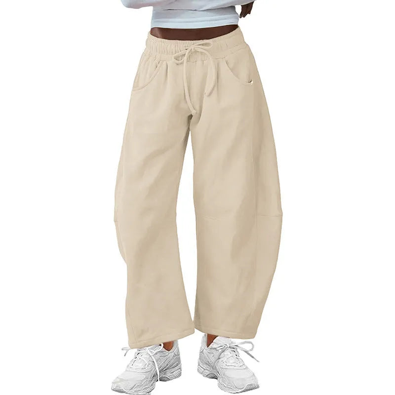 Loose cropped sports sweatpants with elastic waistband and drawstring in multiple colour options